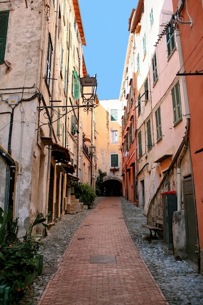 Via stretta a Sanremo, Italia