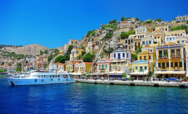 Viaggio in Grecia - colorata isola di Simi (Symi) vicino a Rodi, Dodecaneso