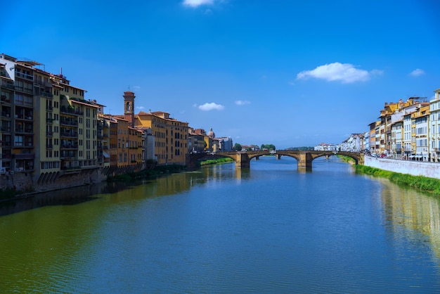 Viaggio in Italia - Fiume Arno con Ponte alla Carraia nella città di Firenze