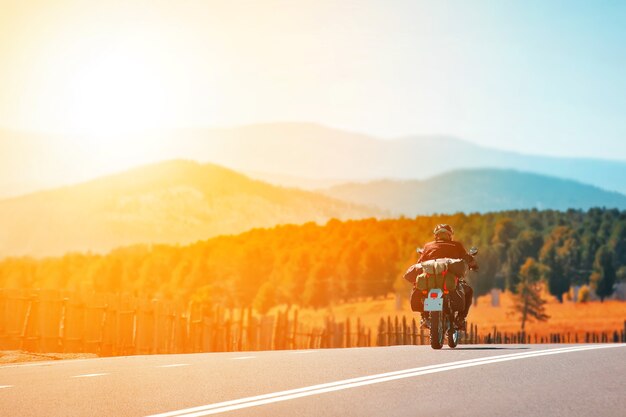 Viaggio in moto in montagna Libertà