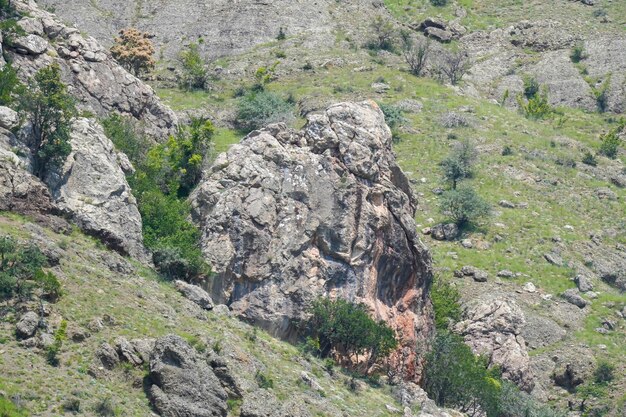 Viaggio. Musica rock. Catene montuose sulla costa del Mar Nero, Repubblica di Crimea.