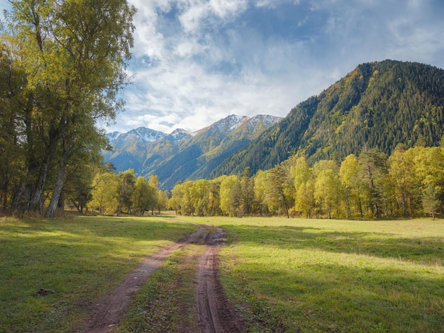 Viaggio nella riserva di Arkhyz Teberdinsky sulle montagne del Caucaso