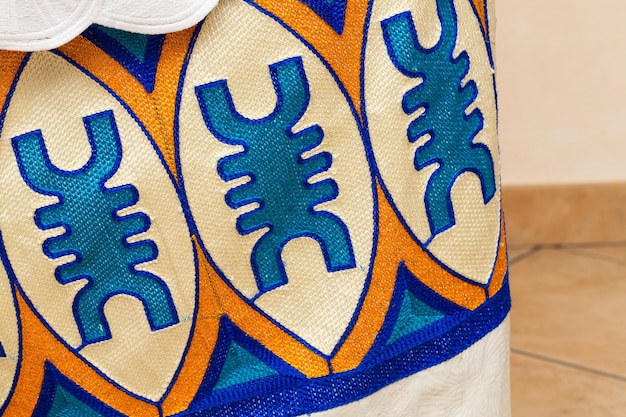 vibrante disegno tessile africano con intricati ricami