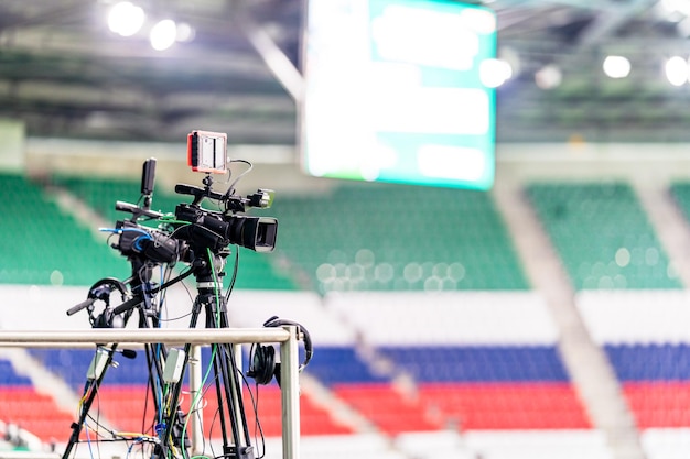 Videocamera professionale che trasmette una partita di calcio