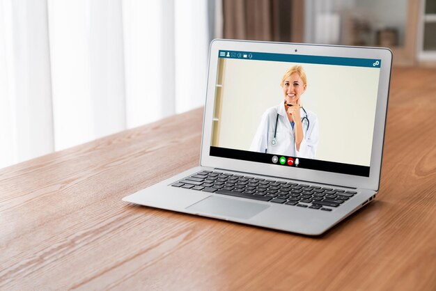 Videochiamata del dottore online tramite un'applicazione software di telemedicina alla moda