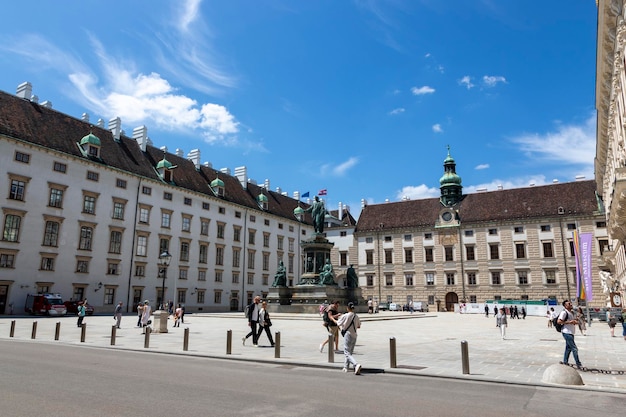 Vienna Austria 13 giugno 2023 Monumento al primo imperatore austriaco Francesco i nel complesso del Palazzo Hofburg installato nel 1846 da Pompeo Marchesi