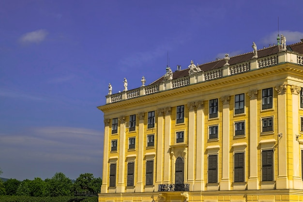 Vienna Austria 2 maggio 2018 Dettaglio architettonico barocco del palazzo imperiale di Schonbrunn