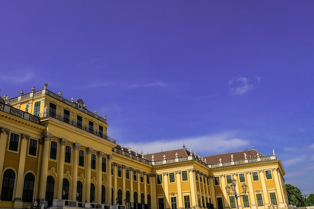 Vienna Austria 2 maggio 2018 Dettaglio architettonico barocco del palazzo imperiale di Schonbrunn