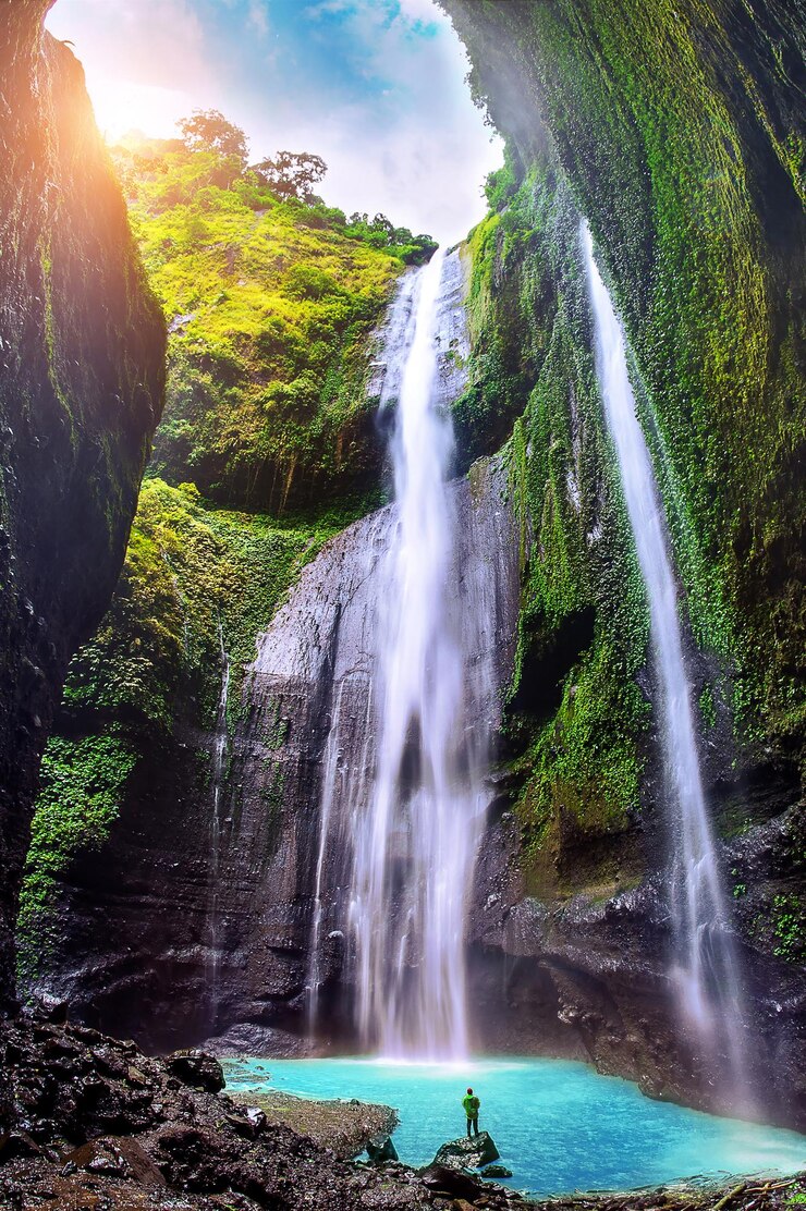 Photo view of waterfall