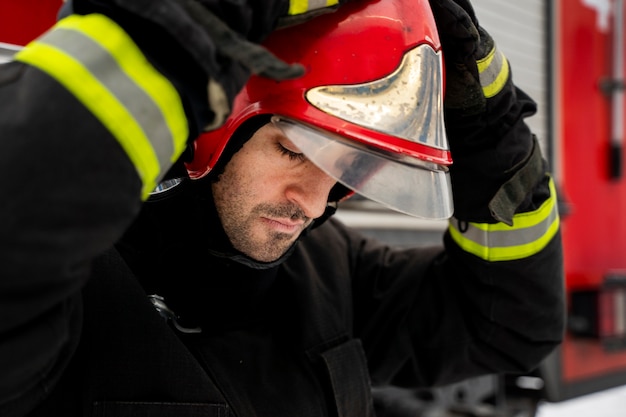 Vigile del fuoco pronto per la sua missione