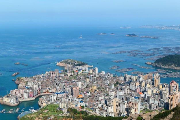 Villaggi con vista su un'isola Città di Fuzhou Provincia di Fujian Cina