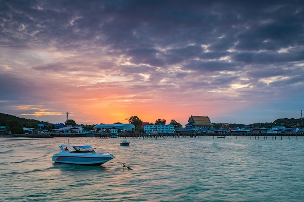 Villaggio del pescatore nella baia