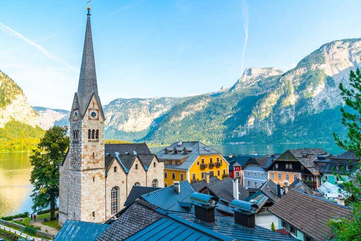 Foto villaggio di hallstatt sul lago hallstatter nelle alpi austriache