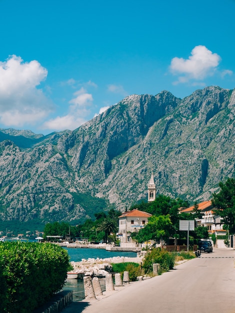 Villaggio di Ljuta nella baia di Kotor