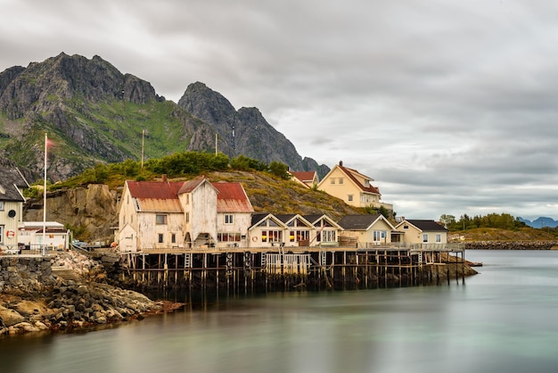 Villaggio di pescatori di Henningsvaer in Norvegia