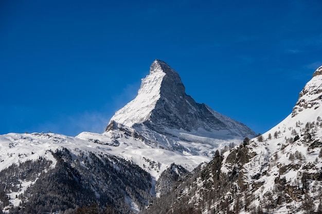 Villaggio di Zermatt con la montagna del Cervino al mattino Zermatt Svizzera