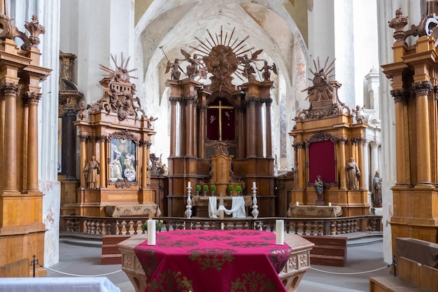 Vilnius Lituania 08 maggio 2017 interno della Chiesa di San Francesco e San Bernardo Vilnius Lituania