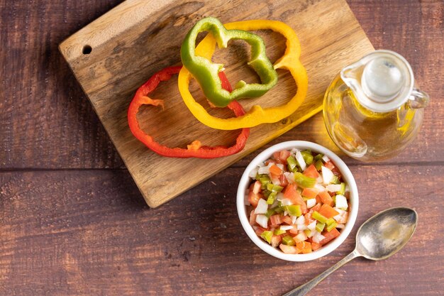 Vinaigrette in ramekin sul tavolo