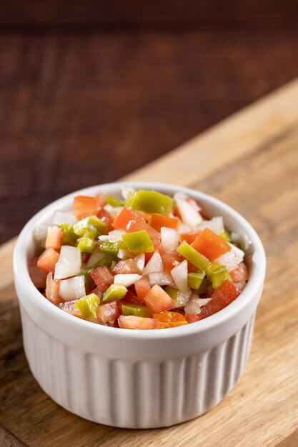 Vinaigrette in ramekin sul tavolo