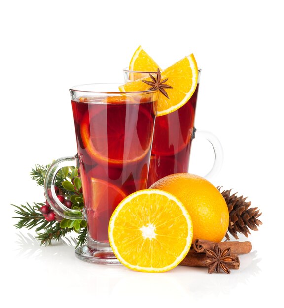 Vino caldo di Natale con arance e spezie