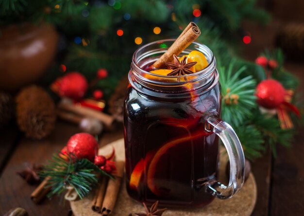 Vino caldo e spezie di Natale