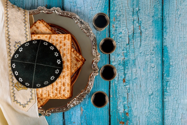 Vino kosher rosso quattro di matzah o matza pasqua Haggadah