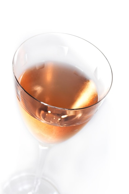 Vino rosato in un bicchiere