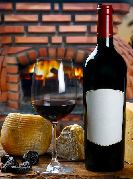 Vino rosso con formaggio