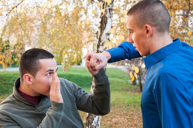 Violenza nel parco d&#39;autunno