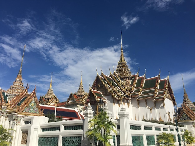 Vista a bassa angolazione del palazzo a Bangkok, in Thailandia