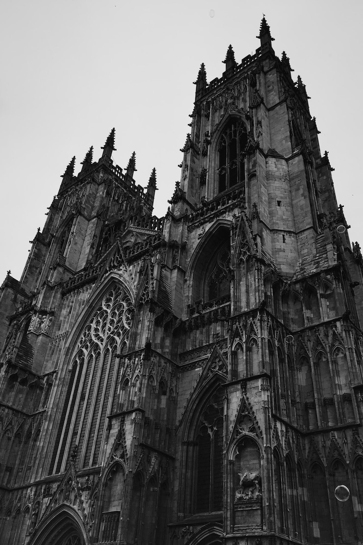 Foto vista a bassa angolazione della cattedrale
