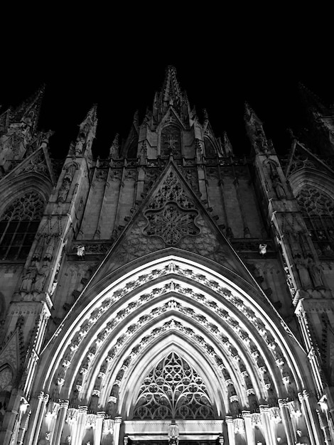 Vista a bassa angolazione della cattedrale