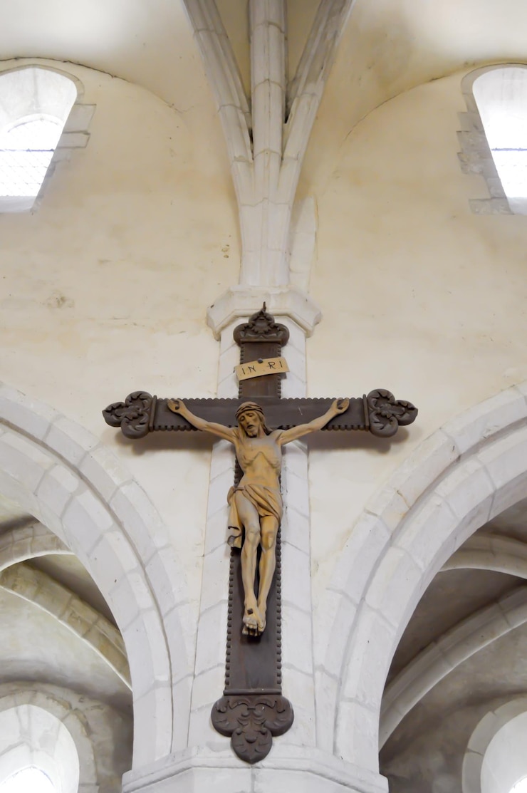 Foto vista a bassa angolazione della statua nel tempio