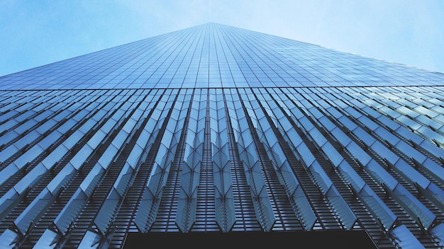 Vista a bassa angolazione di un World Trade Center contro il cielo