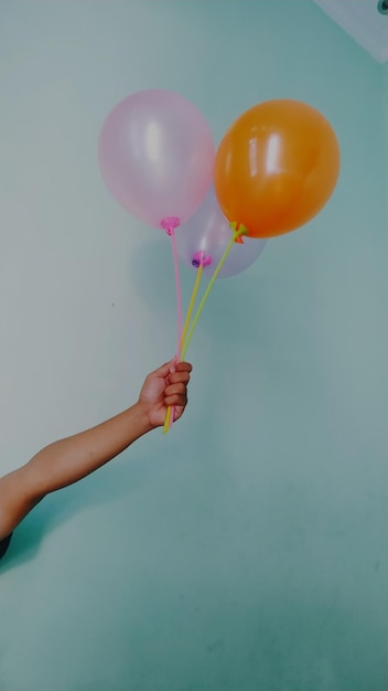 Vista a basso angolo dei palloncini a mano