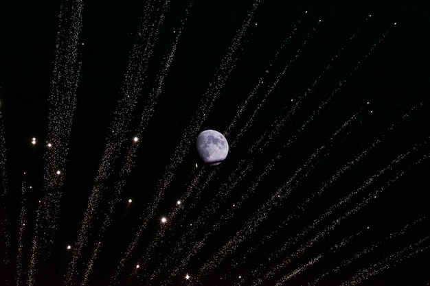 Vista a basso angolo del cielo notturno