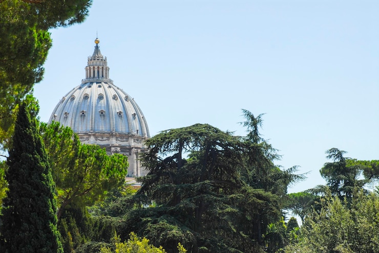 Foto vista a basso angolo del tempio contro un cielo limpido