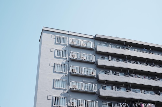 Vista a basso angolo dell'edificio contro un cielo limpido