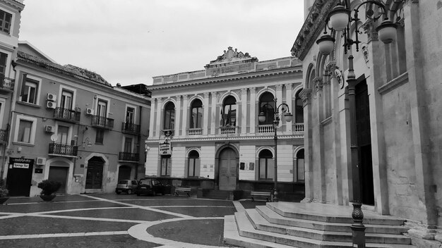 Vista a basso angolo dell'edificio storico contro il cielo