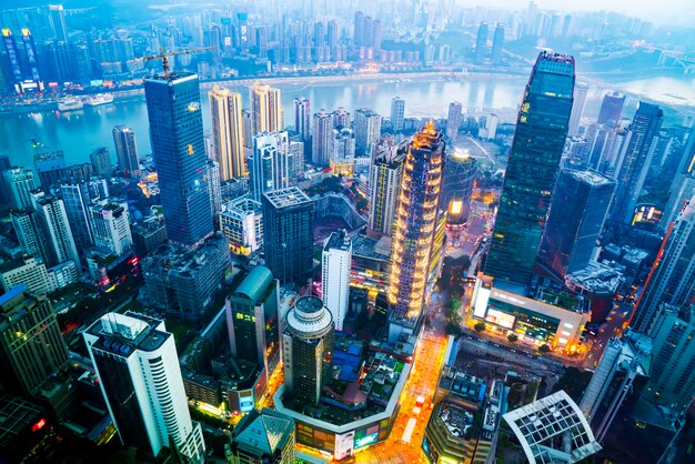 Vista a volo d&#39;uccello dello skyline di Chongqing