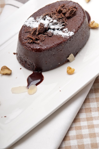 Vista ad alta angolazione del dessert servito in piatto su tavola