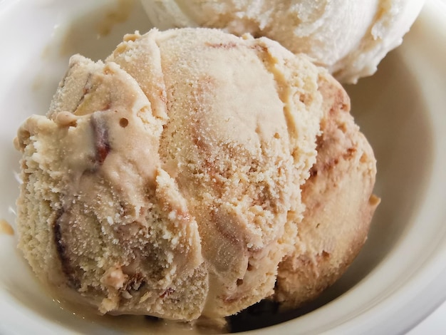 Vista ad alta angolazione del gelato nella ciotola