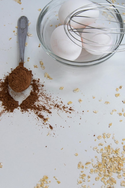 Vista ad alta angolazione del gelato su un tavolo di vetro