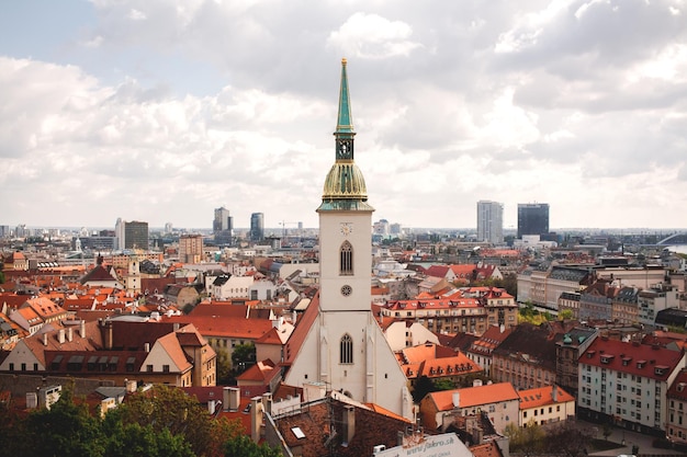 Vista ad alta angolazione del paesaggio cittadino di Bratislava