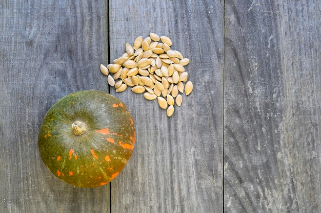 Vista ad alta angolazione della zucca sul tavolo