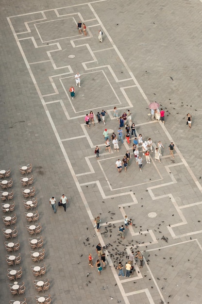 Vista ad alta angolazione delle persone a St. Mark Square
