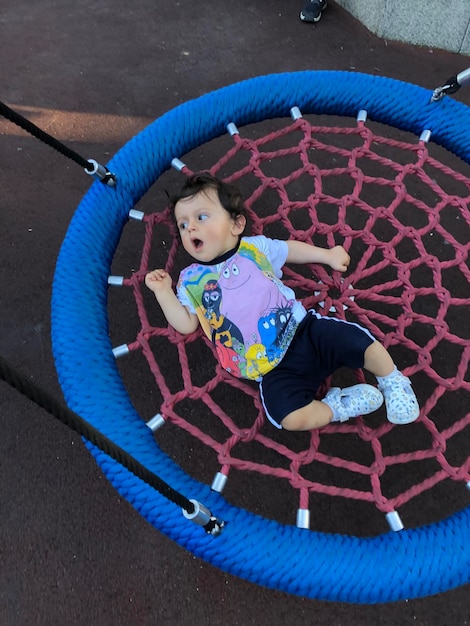 Vista ad alta angolazione di un bambino