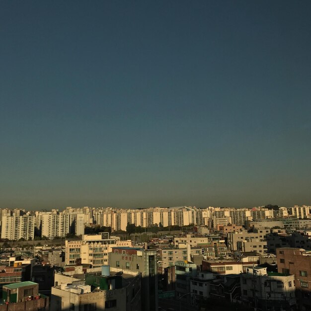 Vista ad alto angolo degli edifici contro un cielo limpido