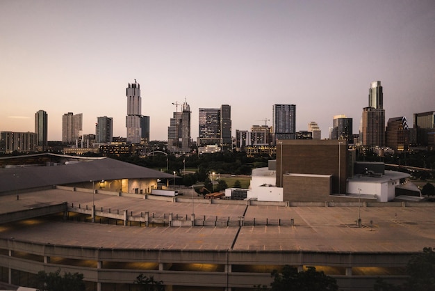 Vista ad alto angolo degli edifici della città contro un cielo limpido