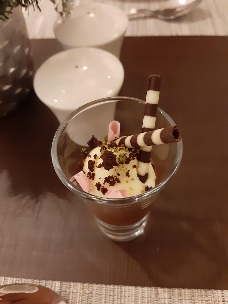 Foto vista ad alto angolo del dessert sul tavolo